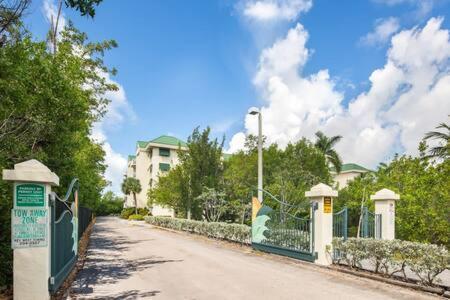 キーウェスト The Trinidad -Pool & Parkingヴィラ エクステリア 写真